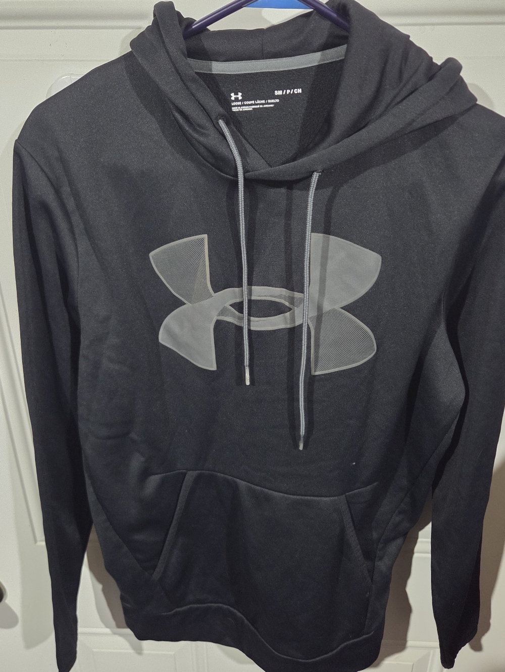Under Armour Men’s Black Pull Over Hoodie with Gray Logo